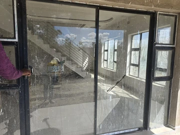 2 Bedroom Flat & Apartment