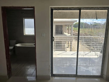 2 Bedroom Flat & Apartment