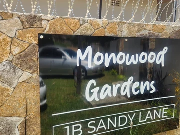 2 Bedroom Flat & Apartment