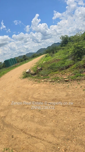 1.5ha plot in Mutare.500m from the harare mutare main rd.plot with good views and good soils (Sole Mandate)